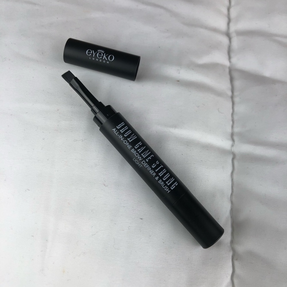 Brow Game Strong | All-in-One Brow Definer & Brush